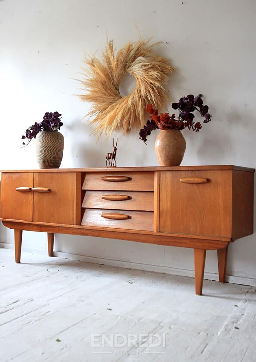 Vintage aranyszínű teak tálalószekrény — Jentique, 1960-as évek - Image 3