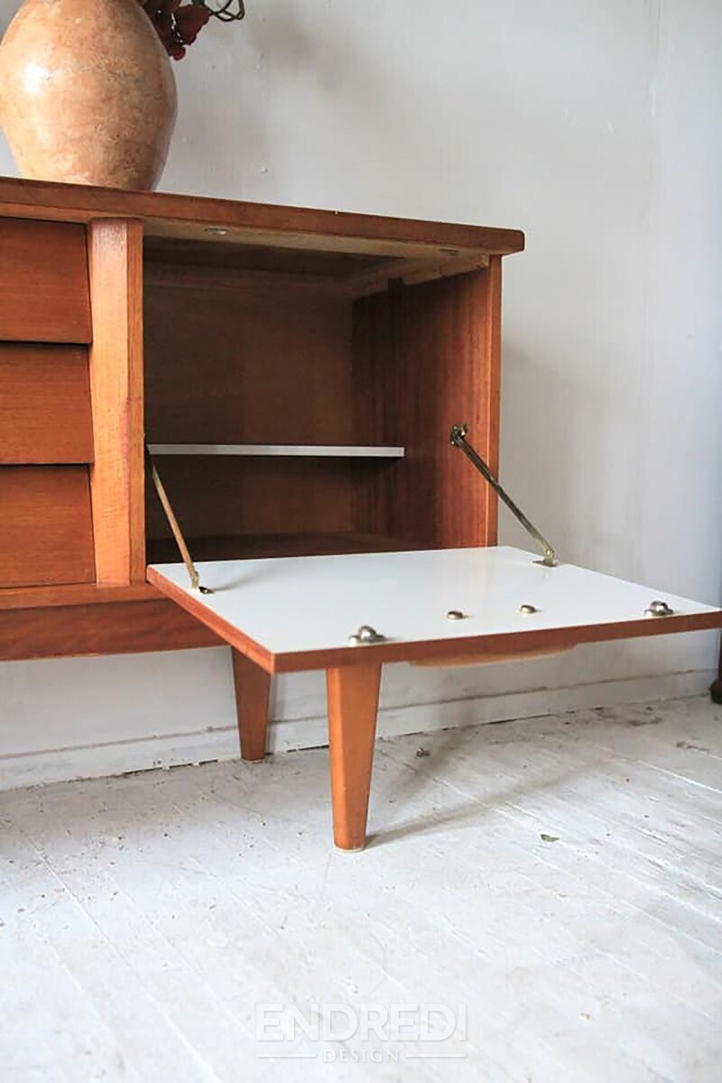 Vintage aranyszínű teak tálalószekrény — Jentique, 1960-as évek - Image 5