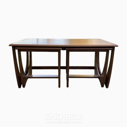 Mid-century teak egymásba tolható asztalok — Victor Wilkins — G Plan, Uk, 1970-as évek, 3 darabos szett